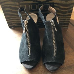 Moda suede slingback booties